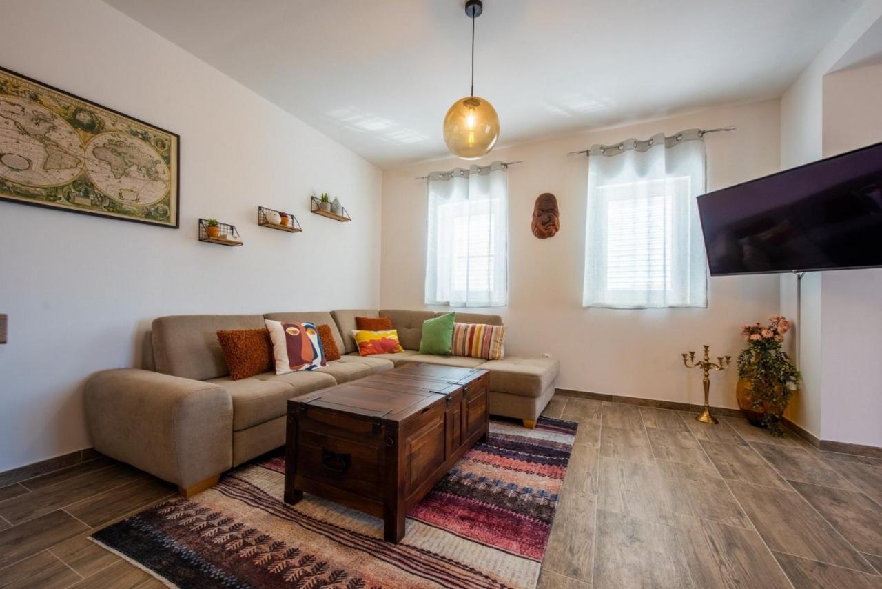 Apartman Paula Kaštela Екстериор снимка