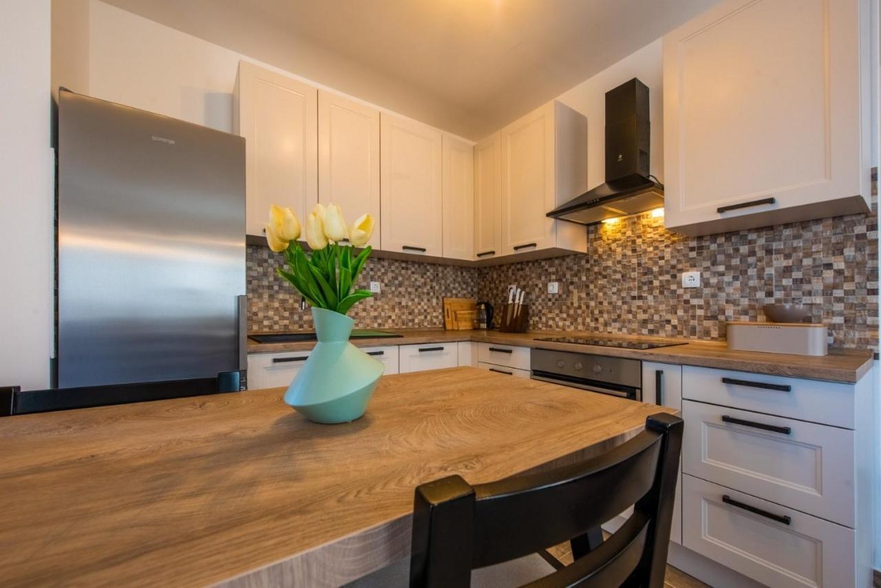 Apartman Paula Kaštela Екстериор снимка