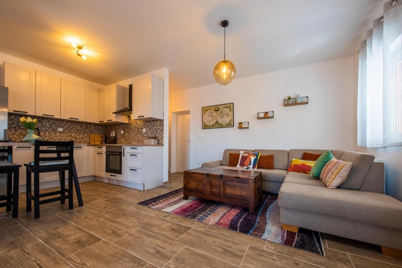 Apartman Paula Kaštela Екстериор снимка