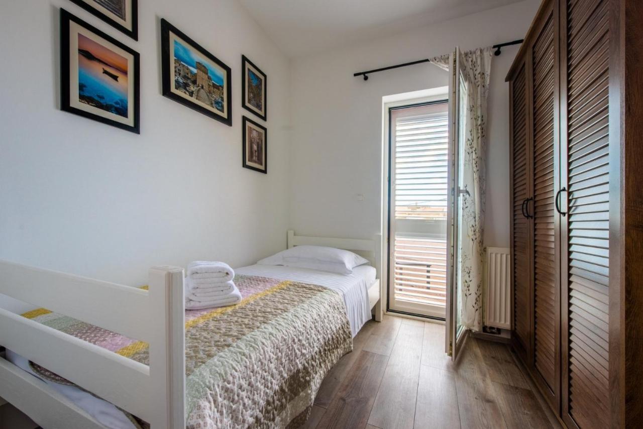 Apartman Paula Kaštela Екстериор снимка