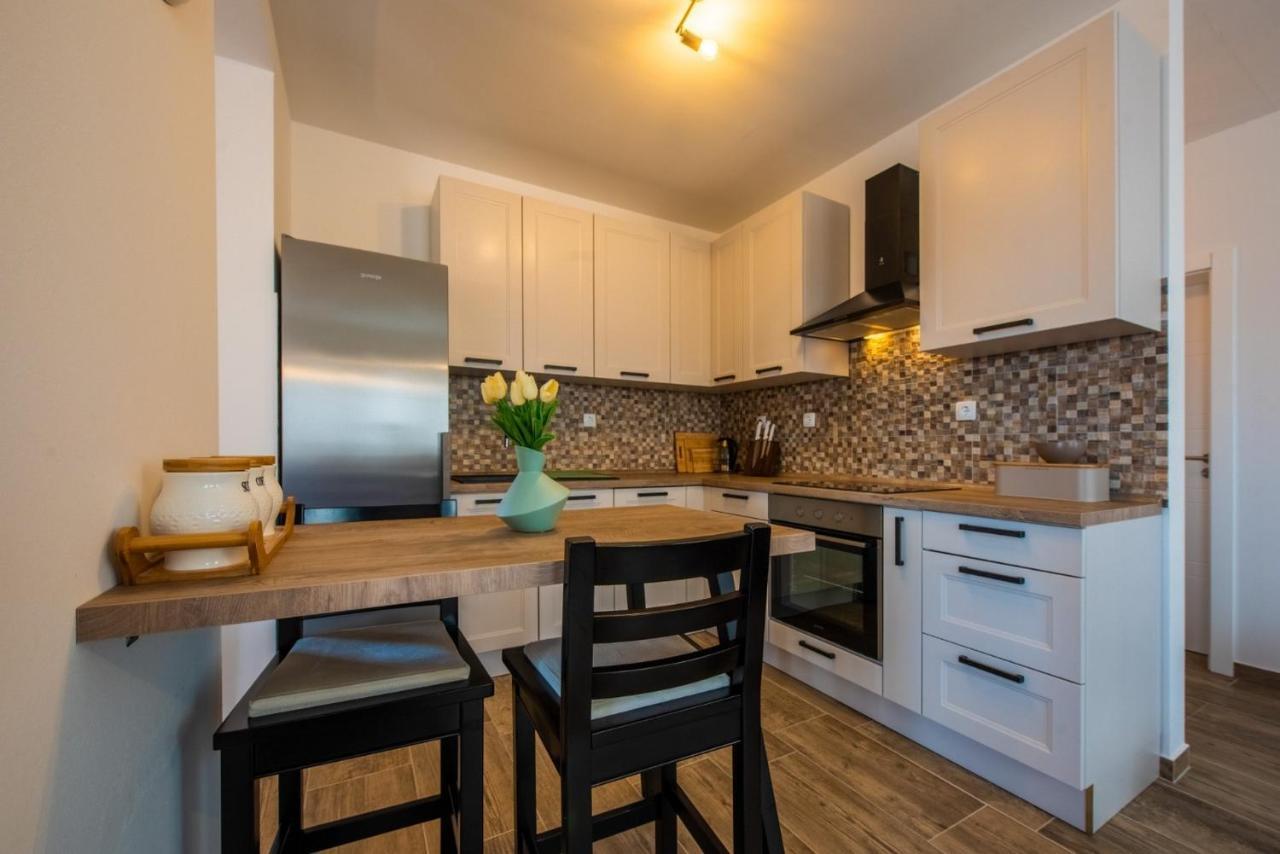 Apartman Paula Kaštela Екстериор снимка