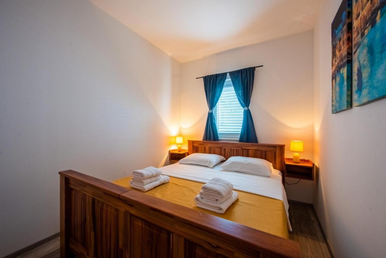Apartman Paula Kaštela Екстериор снимка